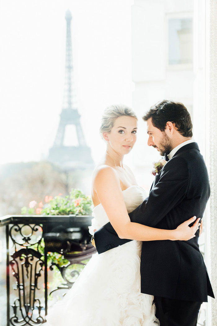 wedding portrait in front of eiffel tower