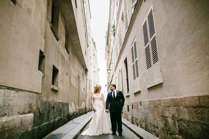 wedding portrait in Paris laneway