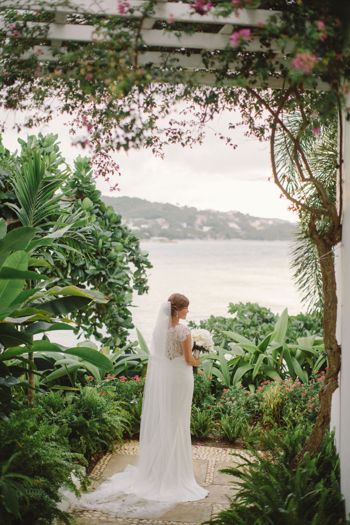 bride portait at Round Hill Resort