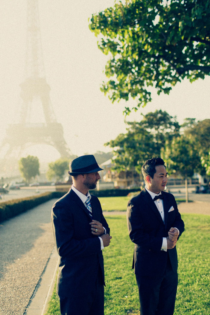 Paris elopement in front of Eiffel Tower
