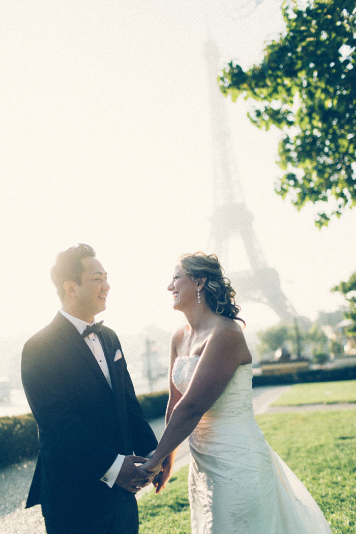 Paris elopement in front of Eiffel Tower