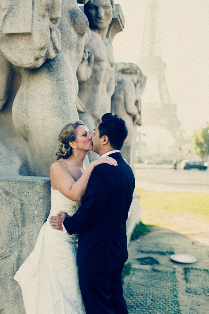 Paris elopement in front of Eiffel Tower