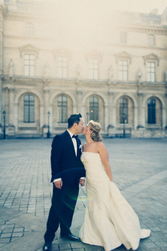 bride and groom first look session in Paris