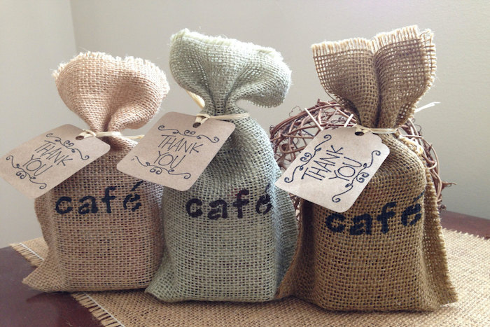 burlap-coffee-favor-bags