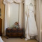 intimate-massachusetts-wedding-venue-deerfield-inn-brides-dressing-room thumbnail