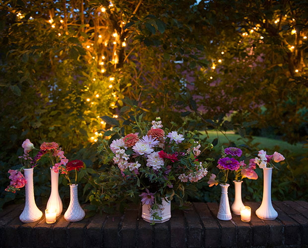 intimate-massachusetts-wedding-venue-deerfield-inn-flowers