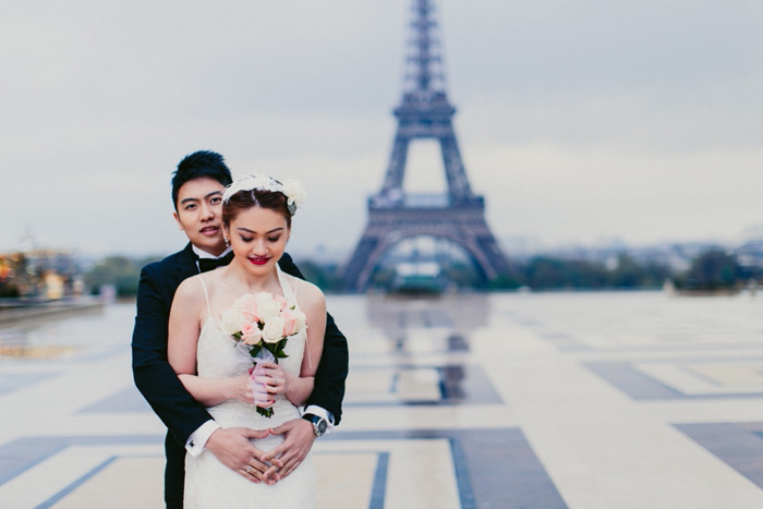 wedding portrait in front of eiffel tower