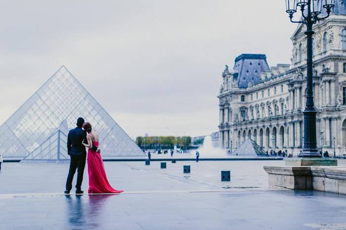 bride and groom in front of the Louvre