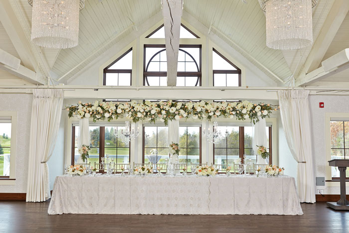 whistle-bear-golf-club-wedding-head-table