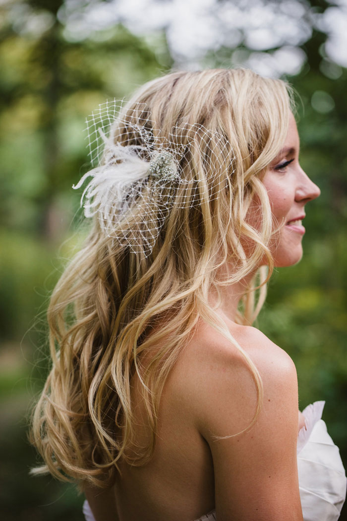 bride with feather hair fascinator