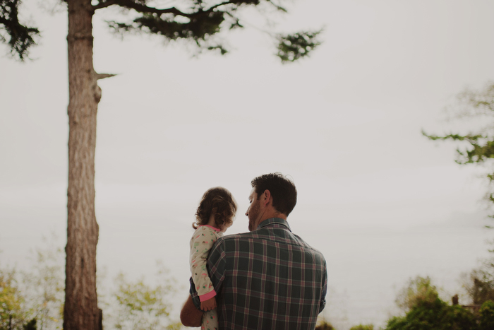 groom holding daughter