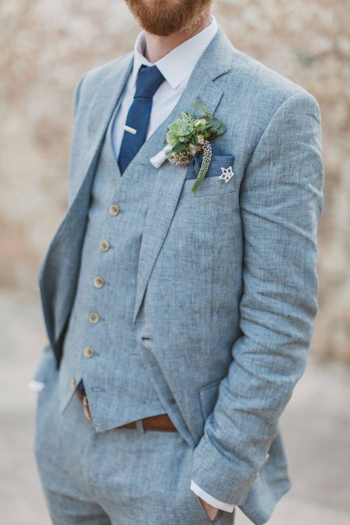 groom's boutonniere