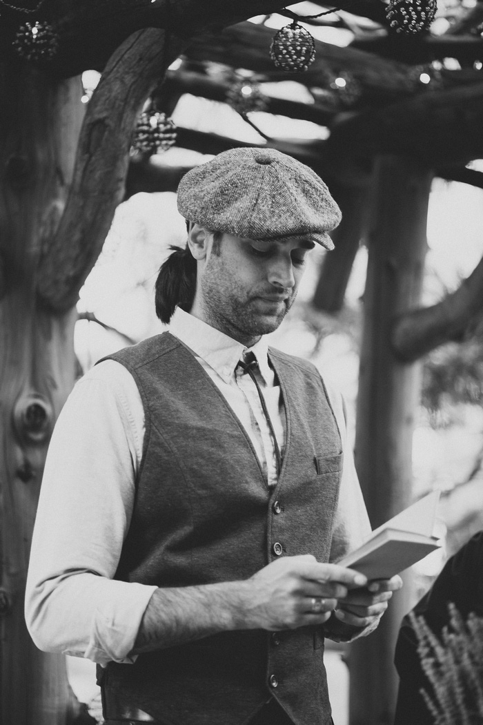 groom reading vows