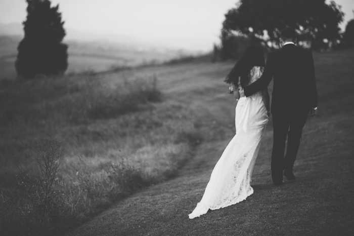 bride and groom walking in Tuscany