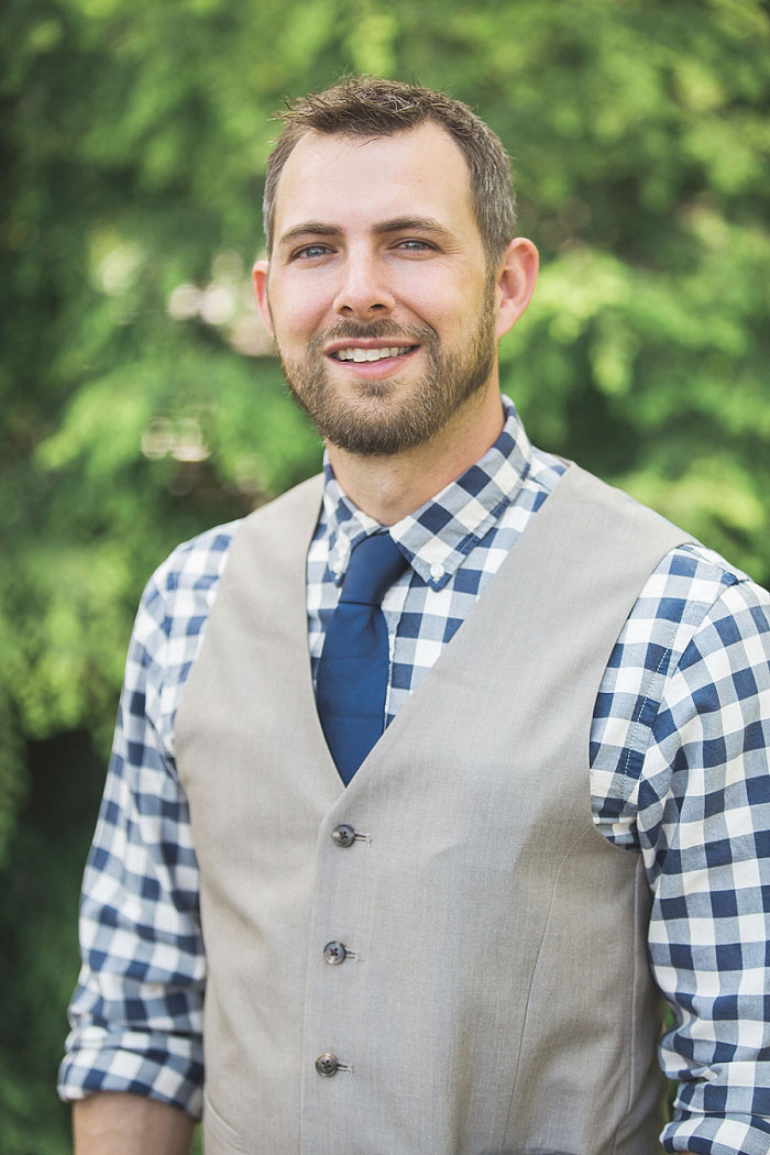 groom portrait