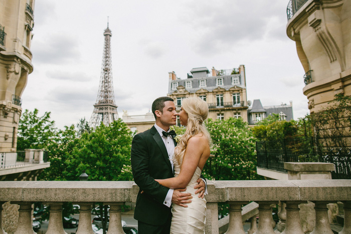 Paris elopement portrait