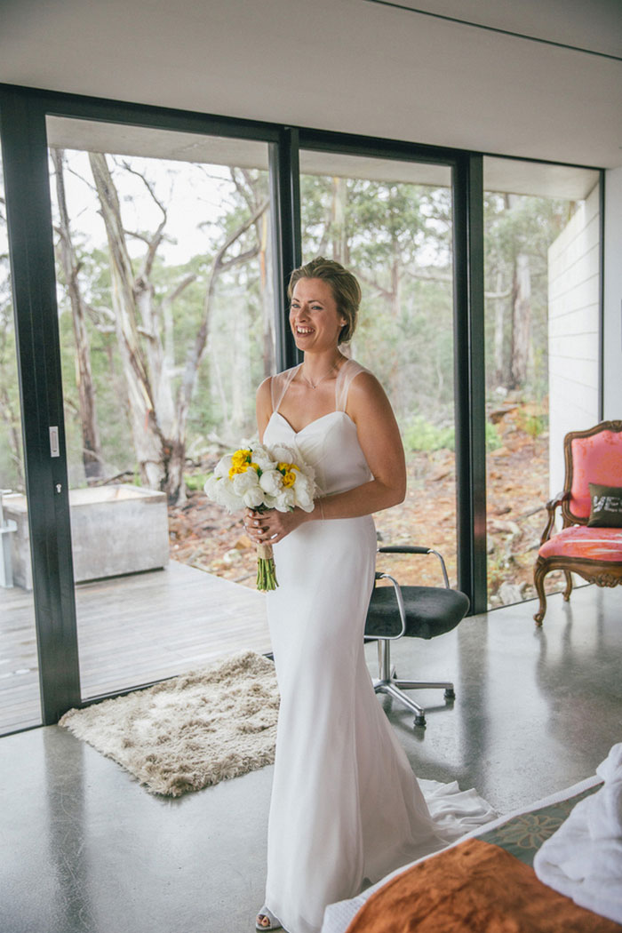 bride seeing her dad for first time