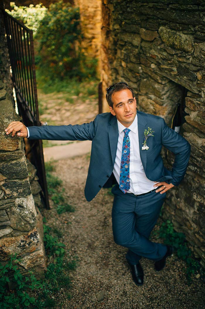 groom portrait