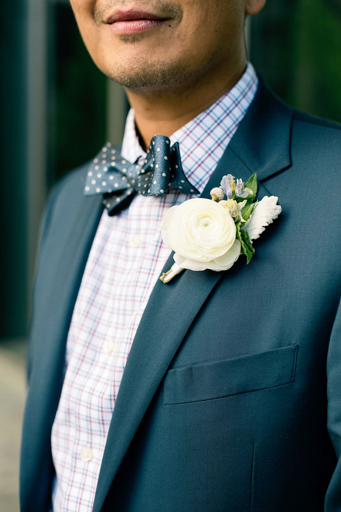 groom's white rose boutonniere