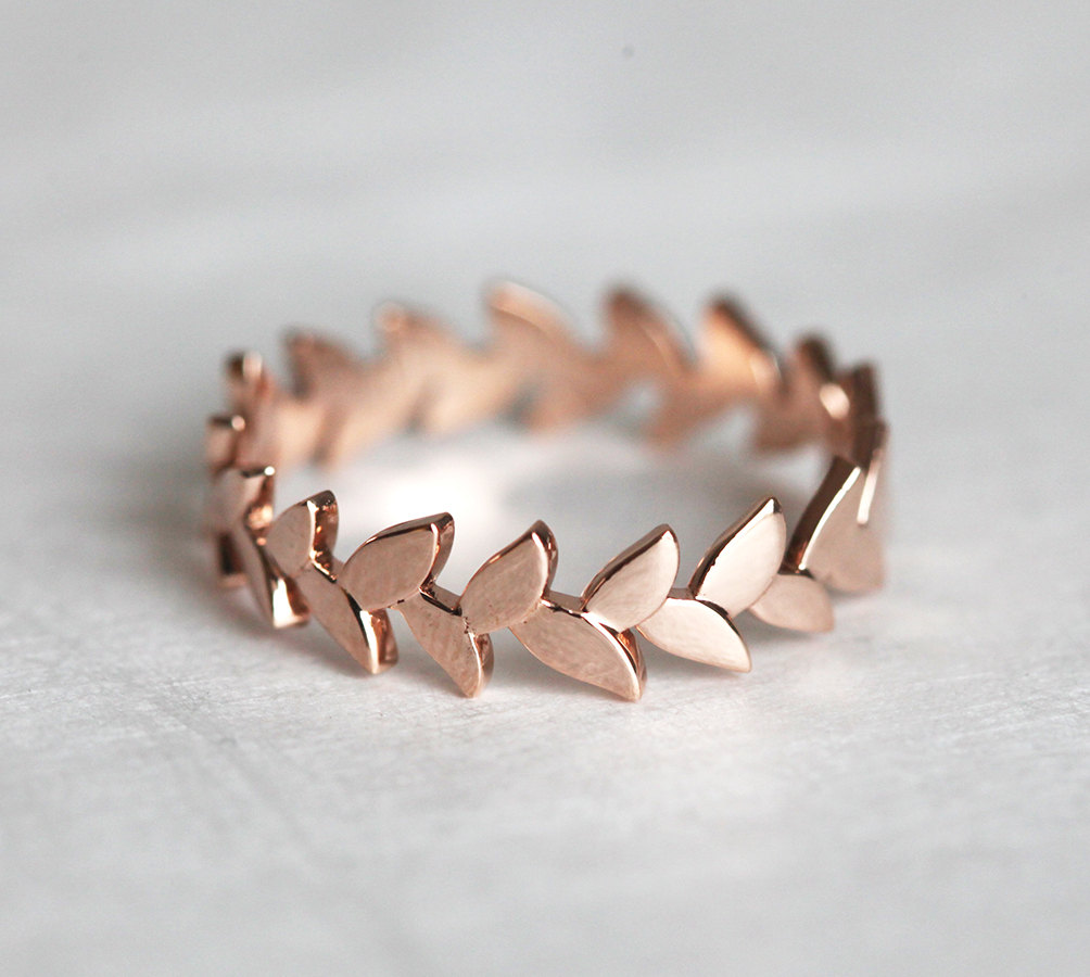 12 Elegant Rose Gold Wedding Bands
