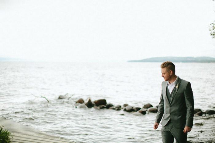 groom portrait onthe beach