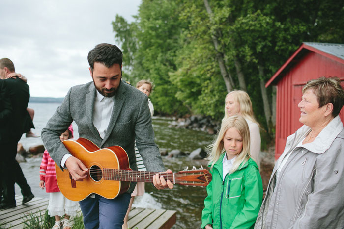 wedding guitar player