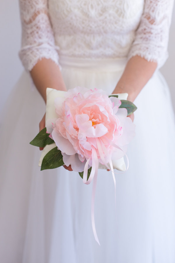 FLOWER RING PILLOW