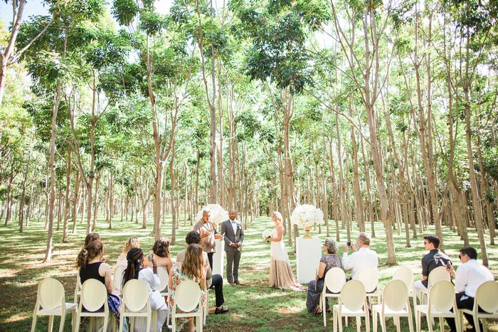 outdoor Hawaii wedding ceremony