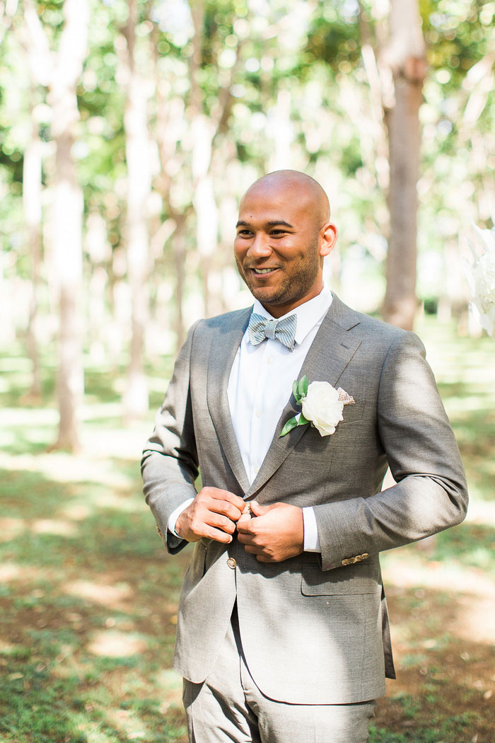 groom waiting at the altar