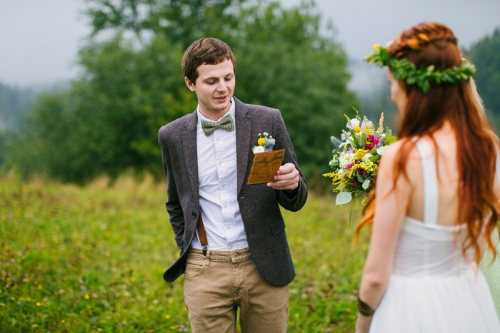 groom reading his vows