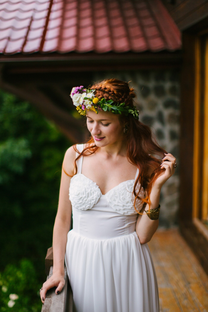 bride portrait on chalet balcony