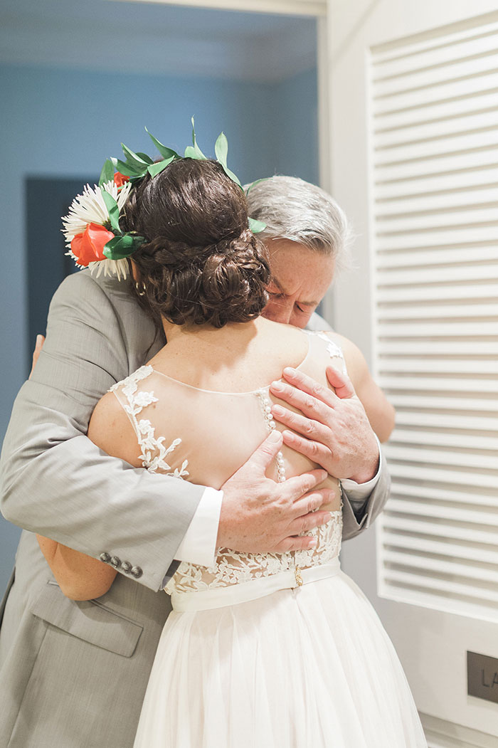 bride hugging her dad