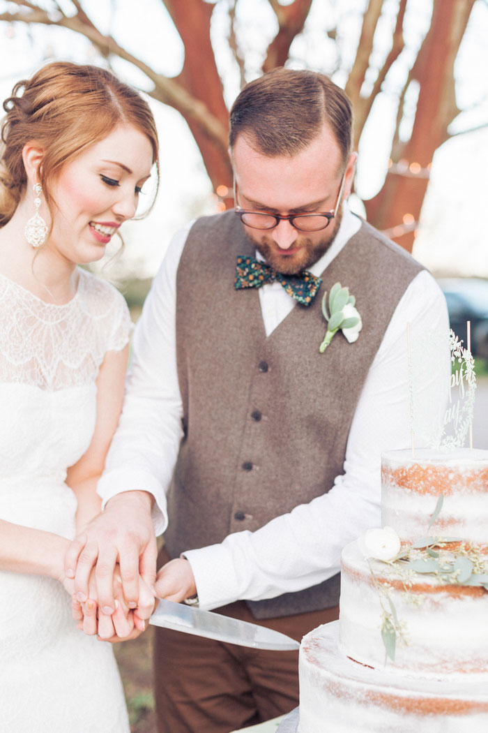 bride and groom cutting cake