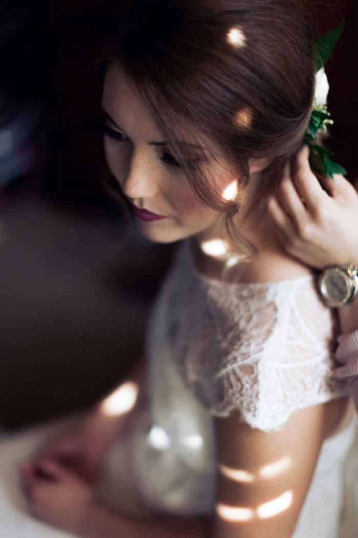 bride having her hair done