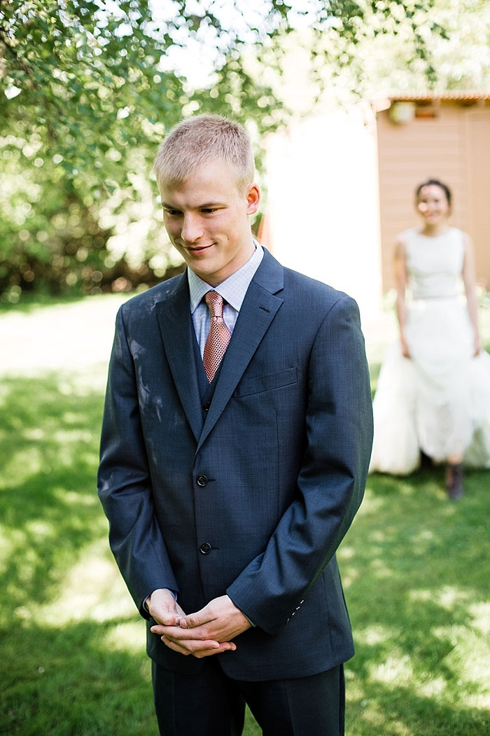 groom waiting for first look session