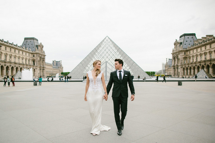 bride and groom portrait at the Louvre