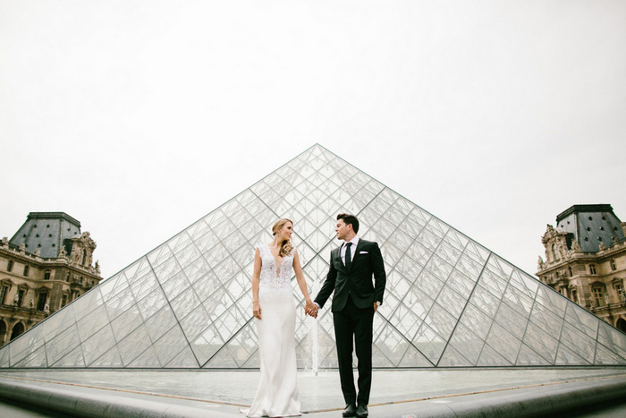 bride and groom portrait at the Louvre
