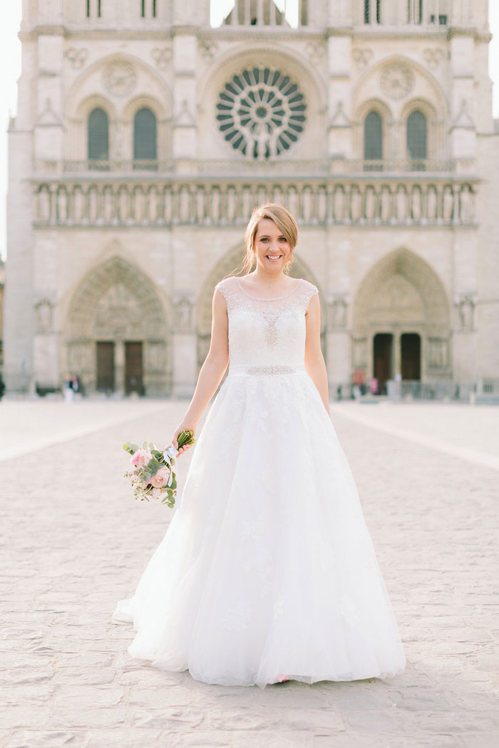 bride portrait in front of Notre Dame cathedral