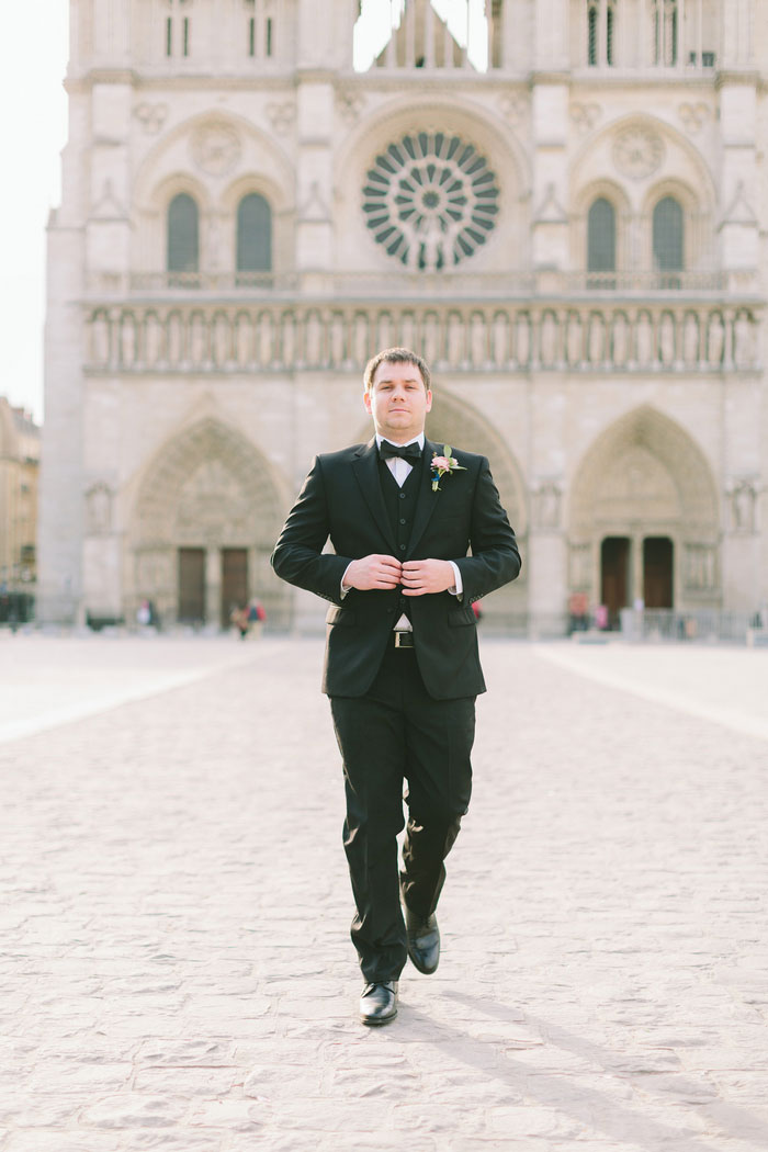 groom portrait in front of Notre Dame Cathedral