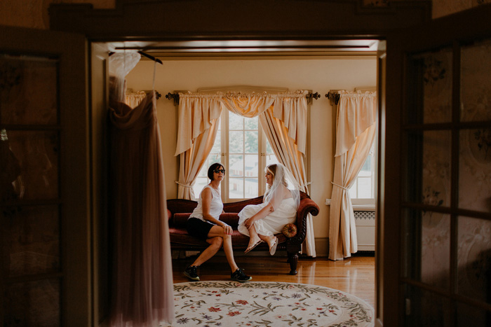 bride and mother relaxing