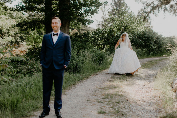 groom waiting for bride