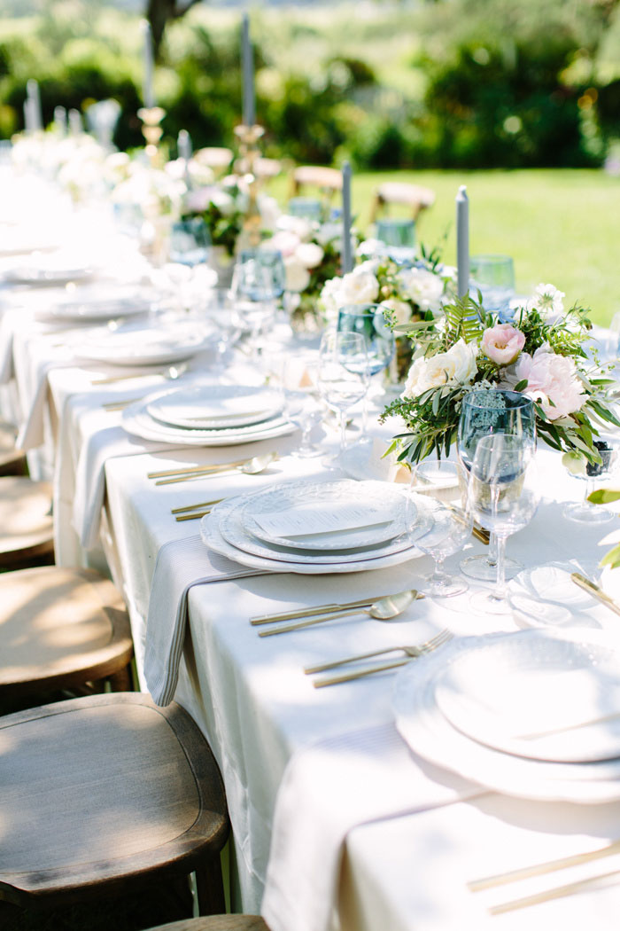 outdoor wedding reception table setting