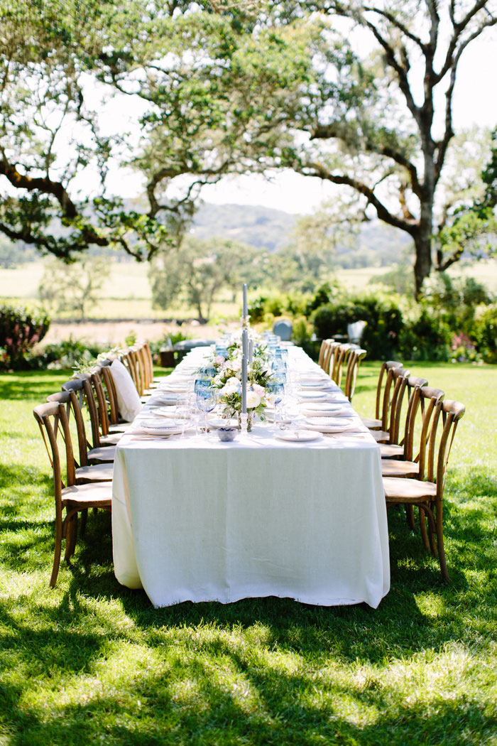 outdoor wedding reception table