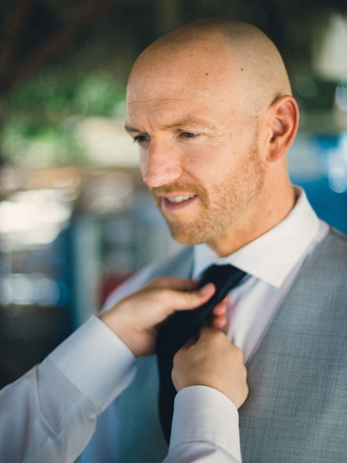 groom's tie bing adjusted