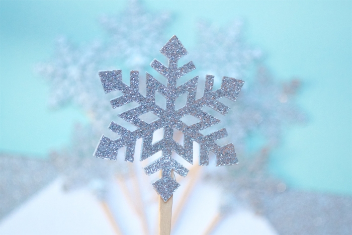 glitter-snowflake-cake-topper