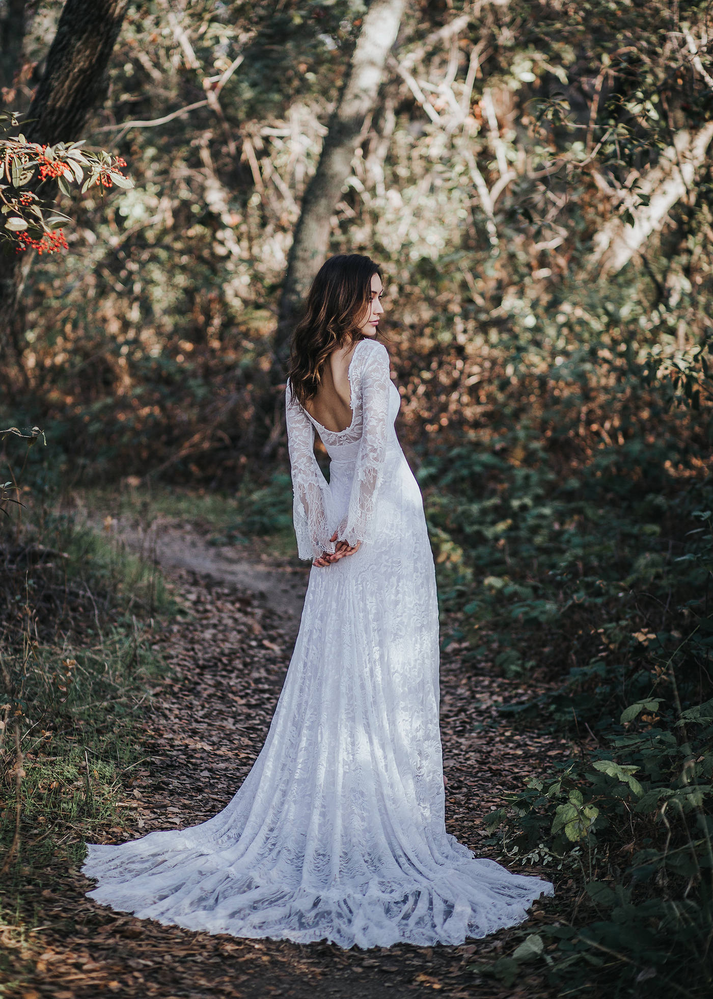 10 Breathtaking Long Sleeve Wedding Gowns