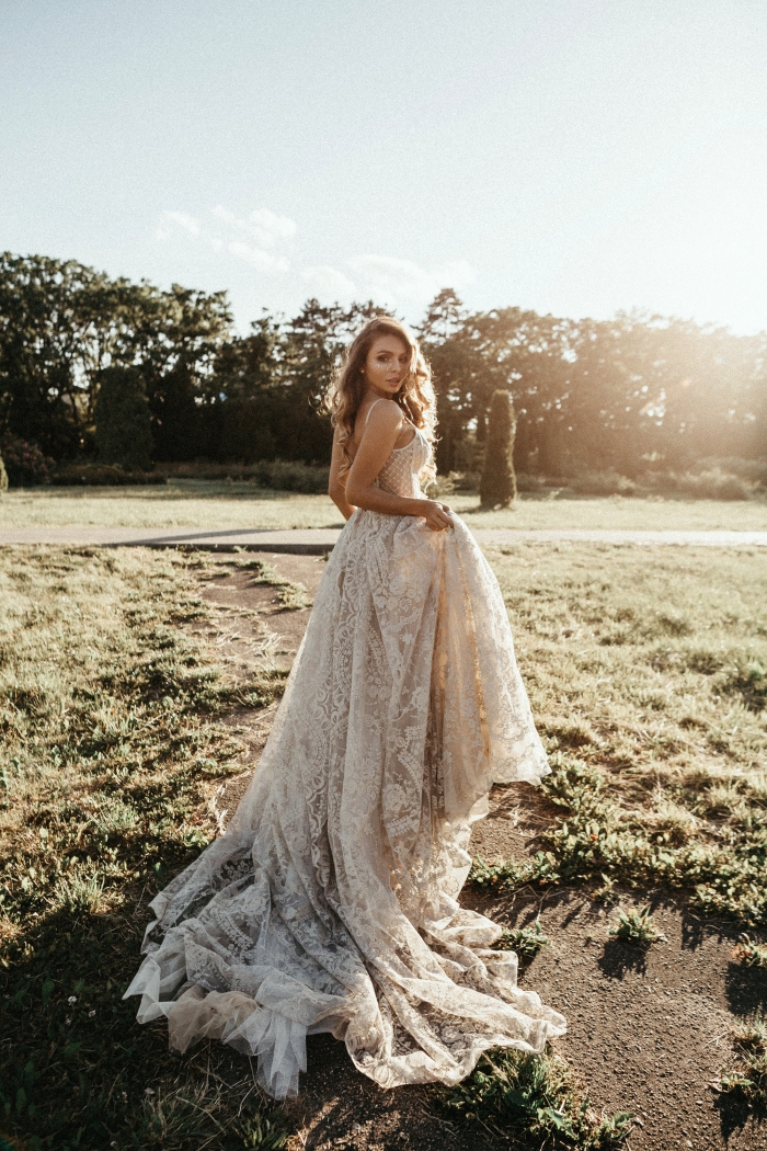 10 Beautiful Lace Wedding Dresses From Etsy