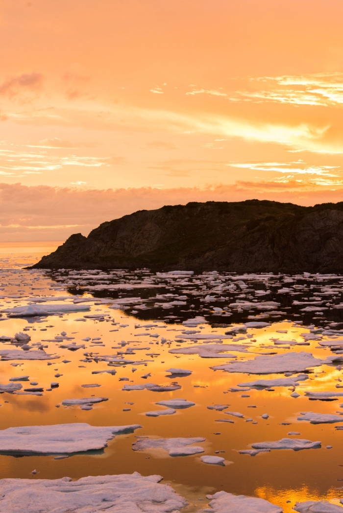 twilingate-icebergs-at-sunset-crow-head