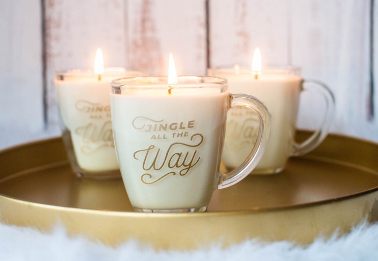 DIY Winter Wedding Favors: Custom Mug Candles